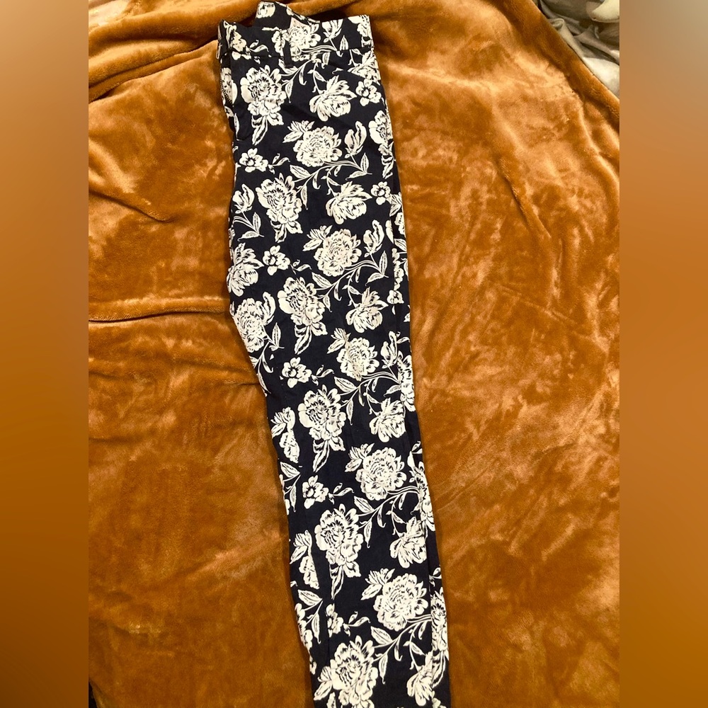 Gap signature skinny straight leg pants size 4